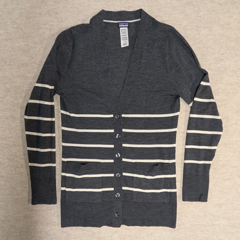 *NWOT* Merino Wool Gray & White Button Cardigan Pockets Patagonia Size Medium